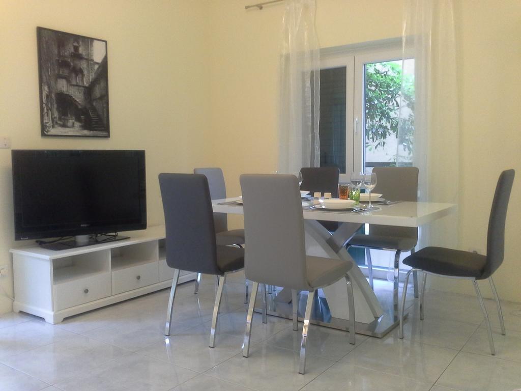 Sabina Apartments Omis Bilik gambar